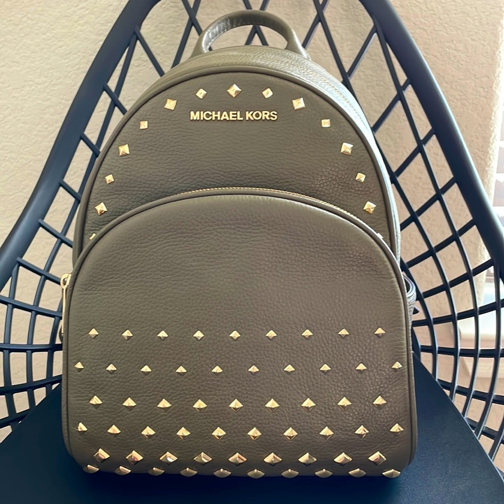 🫒Michael Kors Women's Abbey Medium Studded Leather Backpack Olive Green🫒